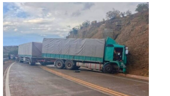 Conductor de camión que eliminó a dos personas en accidente aun esta prófugo