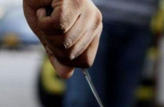 Violento asalto en moto: dos delincuentes despojan de más de bs 3.300 y un celular a peatón en el barrio juan XIII