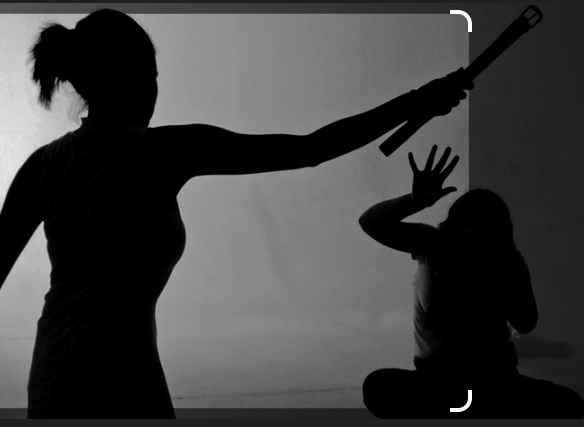 Mujer aprehendida tras brutal golpiza en bar de madrugada, le provocaron varias fracturas en la cara